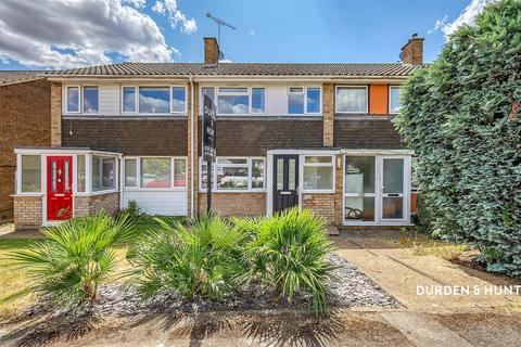 Hatch Road, Pilgrims Hatch, CM15 3 bed terraced house for sale