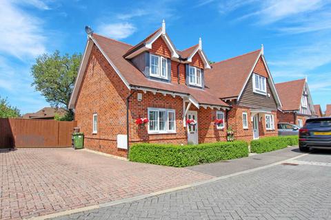 Colborne Close, Iver, SL0 3 bed semi