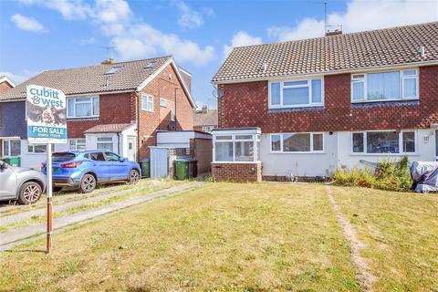 Oakcroft Gardens, Littlehampton BN17 3 bed semi