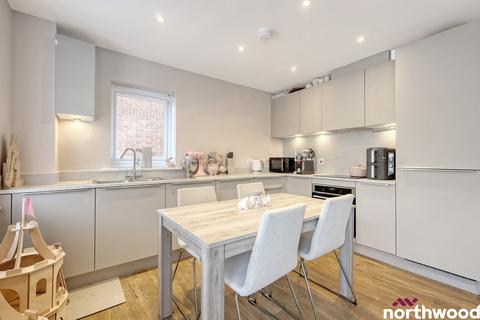 Henry Shuttlewood Drive, Chelmsford, CM1 1 bed ground floor flat for sale