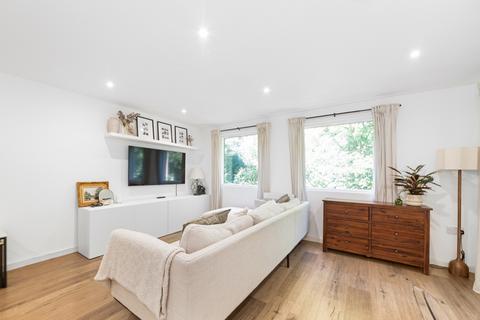 Seren Park Gardens,  London, SE3 1 bed flat for sale