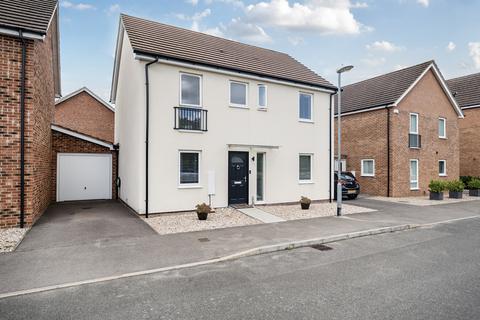 Hastings View, Bracknell, Berkshire 4 bed detached house for sale