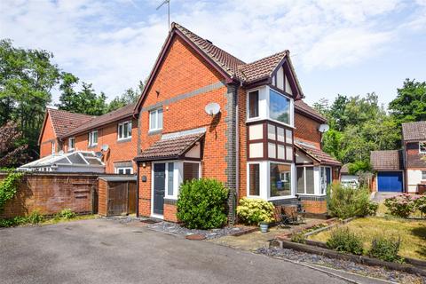 Lyndsey Close, Hampshire GU14 1 bed end of terrace house for sale