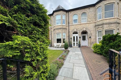 Forest Road Southport PR8 6JD 3 bed semi