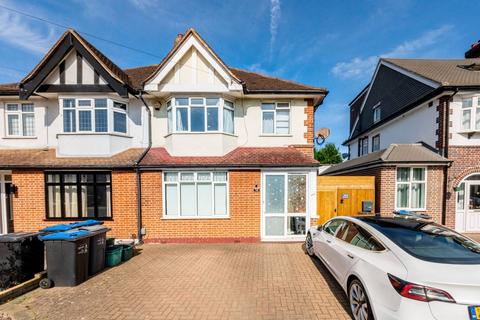 Claremont Avenue, New Malden, KT3 3 bed semi