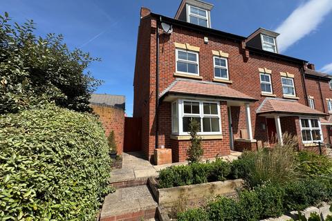 Morley Walk, Church Gresley... 4 bed semi