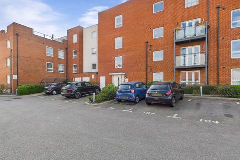 Castle Hill, Swanscombe DA10 2 bed apartment for sale