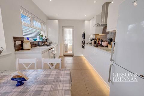 Grovewood Avenue, Leigh