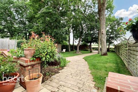 Becher Close, Renhold 6 bed semi