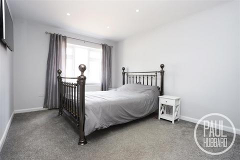 Pound Farm Drive, Oulton, NR32 4 bed detached bungalow for sale