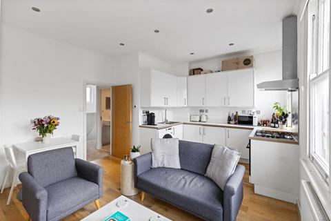 Gascony Avenue, West Hampstead NW6 2 bed flat for sale