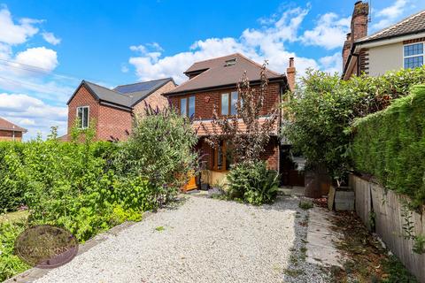 Mill Road, Newthorpe, Nottingham, NG16 4 bed detached house for sale