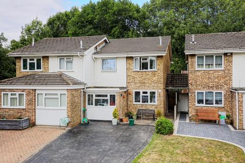 Morningtons, Harlow, CM19 3 bed semi