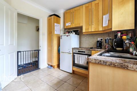 Benhill Wood Road, SUTTON 2 bed flat for sale