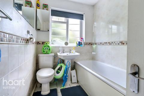 Benhill Wood Road, SUTTON 2 bed flat for sale