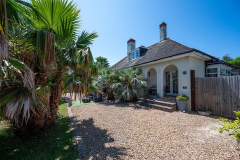 Chichester Avenue, Hayling Island PO11 5 bed house for sale