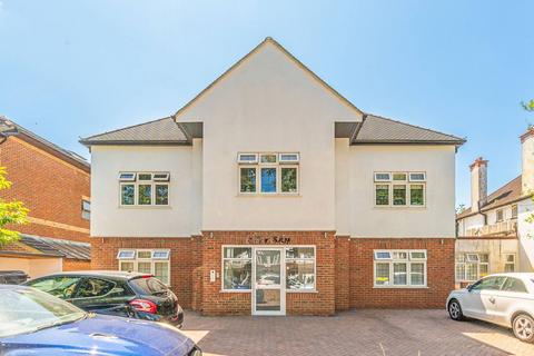 81 Grove Road, Sutton SM1 2 bed flat for sale