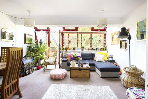 Bywater Place, London, SE16 2 bed flat for sale