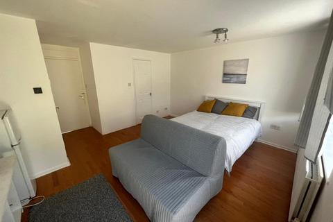 St Josephs Road, Edmonton, London 2 bed maisonette for sale