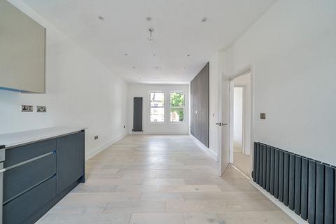 Mansell Road, Acton, London, W3 3 bed flat for sale