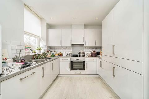 High Road, London N20 1 bed flat for sale
