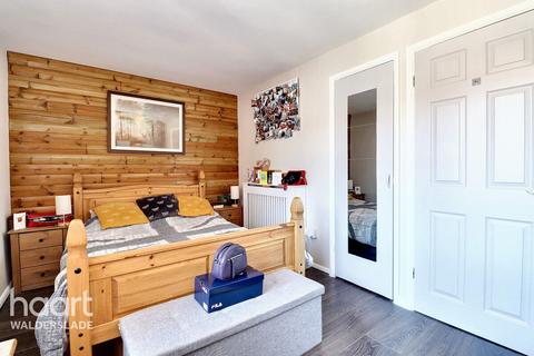 Honeysuckle Close, Chatham 2 bed terraced house for sale