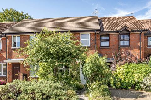 Weald Close, Guildford GU4 2 bed terraced house for sale