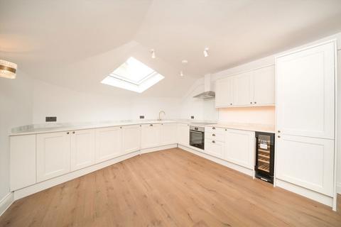 Park Road, Kingston Upon Thames KT1 2 bed flat for sale