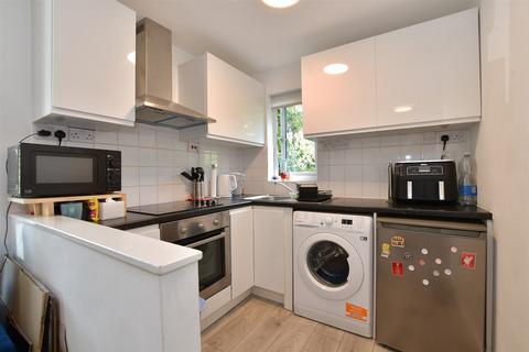 Chardwell Close, Beckton, London 1 bed ground floor flat for sale