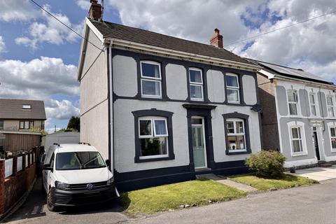 Railway Terrace, Cwmllynfell, Swansea 3 bed detached house for sale