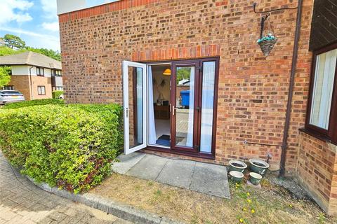 Lakeside Court, Old Cove Road, Fleet 2 bed apartment for sale