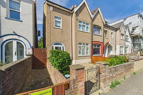 Danesbury Road, Feltham, Middlesex, TW13 3 bed end of terrace house for sale