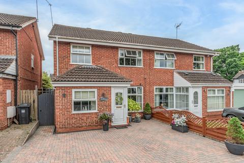 Hindlip Close, Winyates Green... 3 bed semi