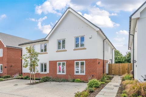 Stream Side Gardens, Pagham 4 bed semi