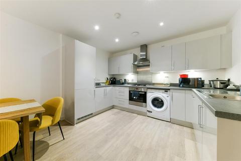 3 Station Road North, Merstham RH1 2 bed flat for sale