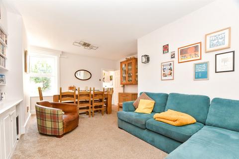 North End, East Grinstead RH19 3 bed semi