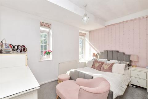 Strand Parade, Worthing BN12 2 bed apartment for sale