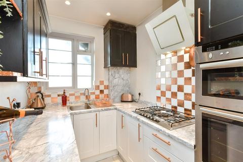 Strand Parade, Worthing BN12 2 bed apartment for sale