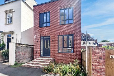 Edgar Road, St Cross 3 bed detached house for sale