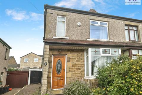Sun Wood Avenue, Shelf, Halifax 3 bed semi
