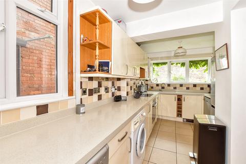 Lawn Road, Tonbridge TN9 4 bed semi