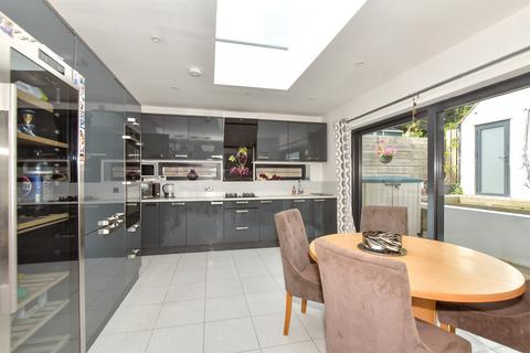 Stanbury Crescent, Folkestone CT19 3 bed detached bungalow for sale