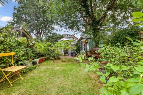 Osmond Gardens, Wallington, Surrey 5 bed semi