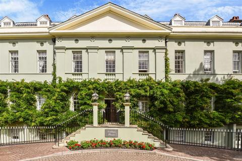 King George Gardens, Chichester 2 bed apartment for sale