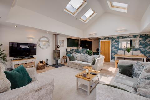 Wellington Road, Bromsgrove... 2 bed bungalow for sale