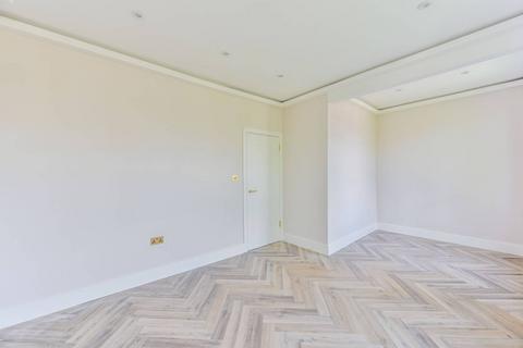 Morat Street, Stockwell, London, SW9 2 bed flat for sale