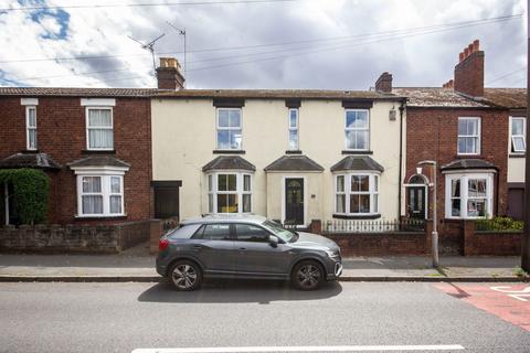 South Road, Stourbridge DY8 2 bed terraced house for sale