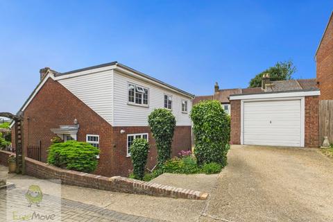 Basi Close, Strood, Rochester, ME2 4RF 4 bed detached bungalow for sale