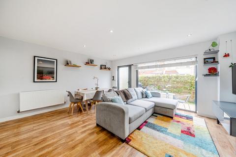 Milner Road, Wimbledon, London, SW19 2 bed flat for sale