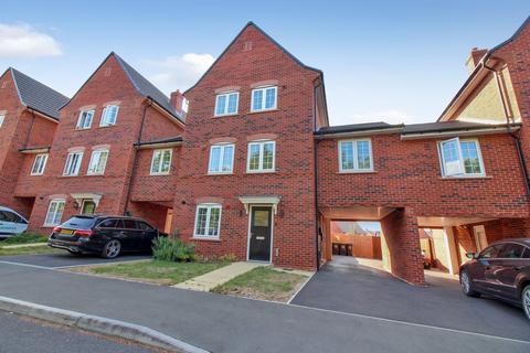 Chiltern Road, Stewartby, Bedford, MK43 4 bed link detached house for sale